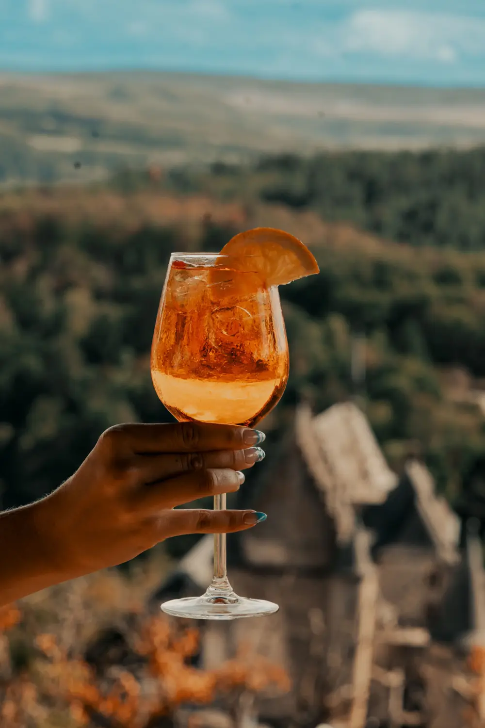Aperol Spritz mit Blick ins Tal