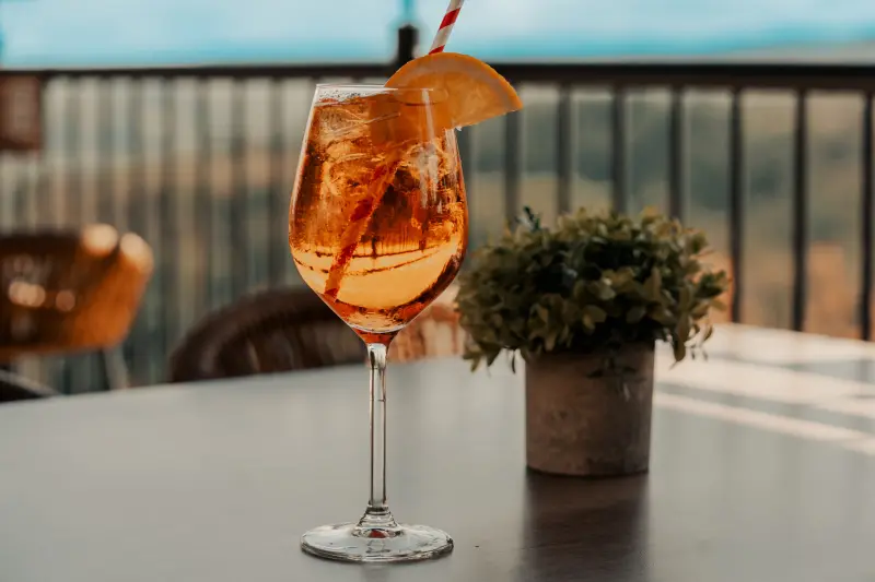Aperol Spritz auf der Terrasse