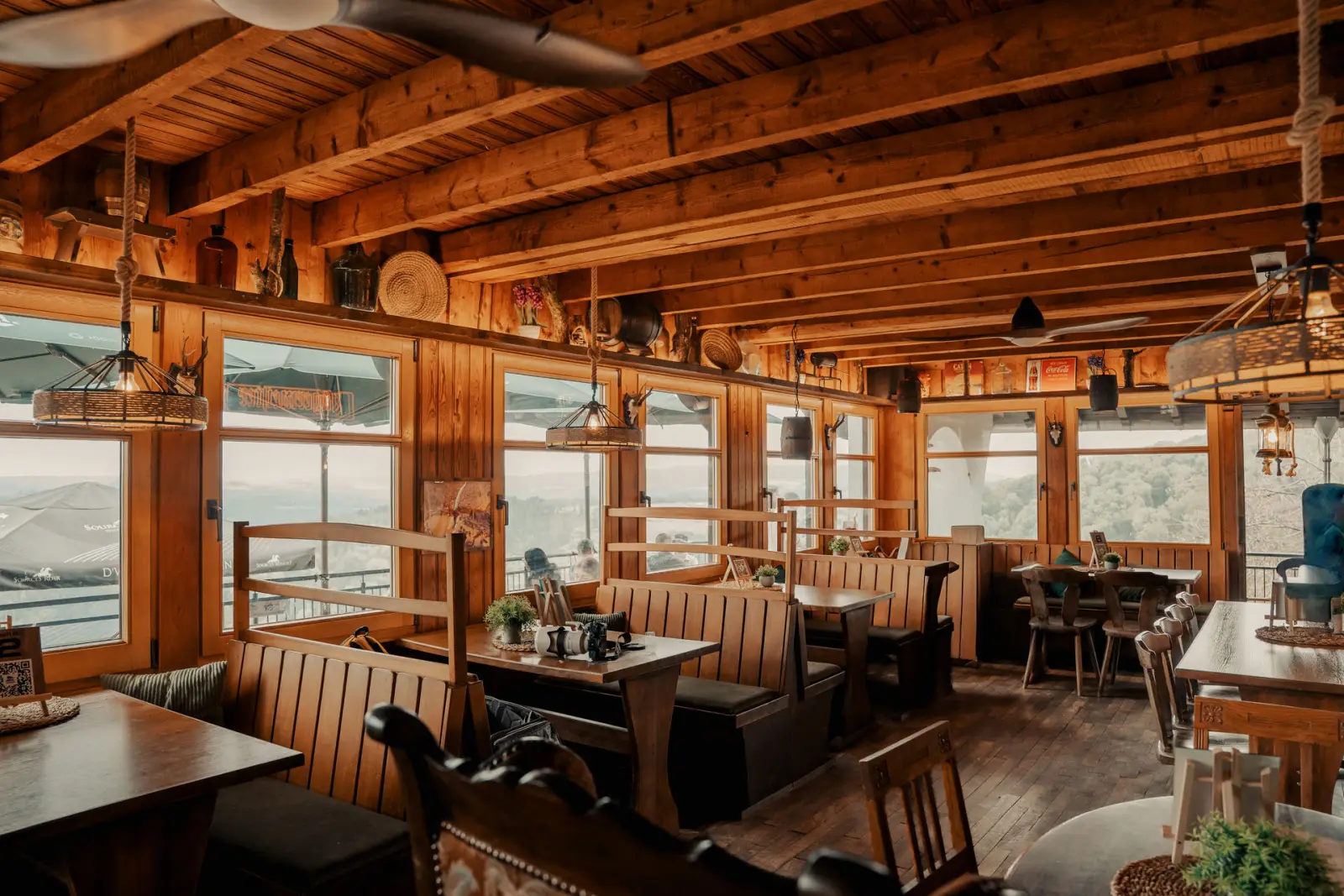 Gastraum des Ourblick Mountain Chalet